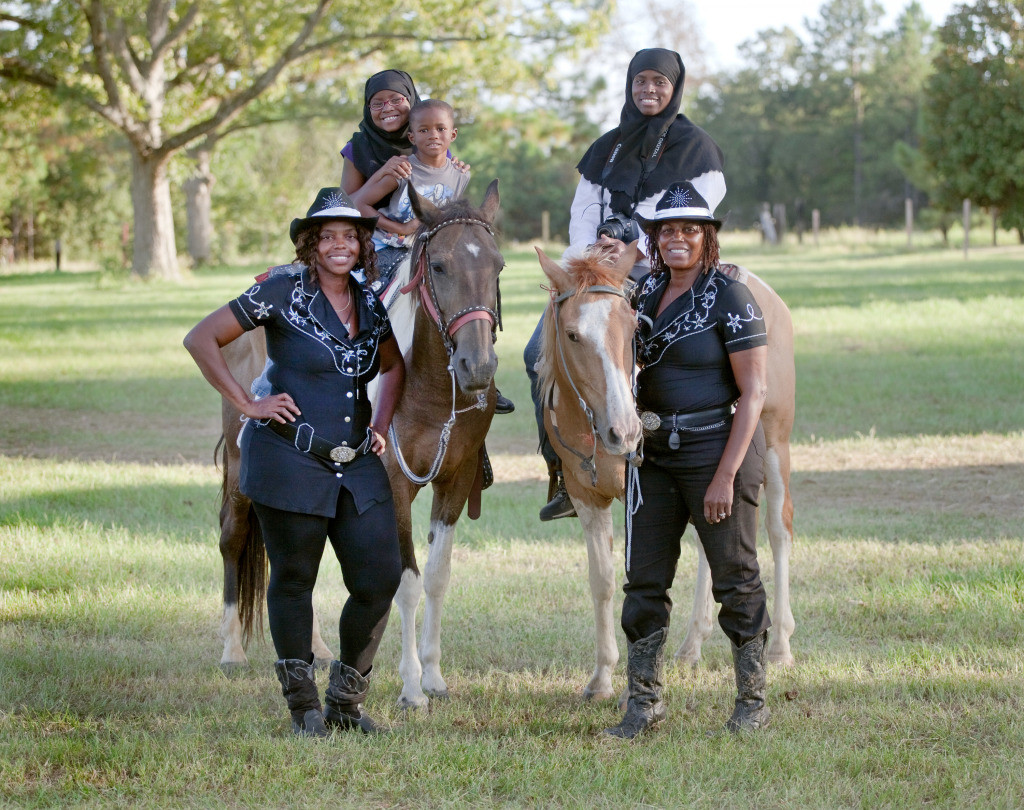 BC.Four-Cowgirls-in-Black-Janetta-Blanding-Jeanette-Bellinger-twins-Sharia-Na’en-and-mother-Ciandra-Na’en-Swainsboro-GA.8x10-1024x810